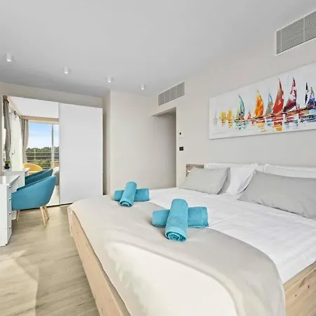 Palma - Seaside Luxury For 6 Person! Pula