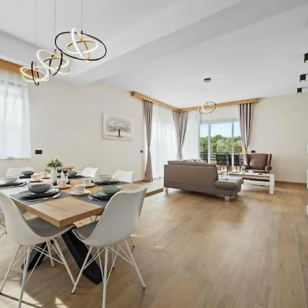 Palma - Seaside Luxury For 6 Person! Pula