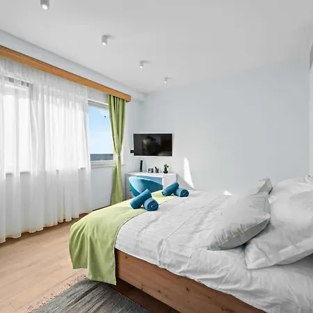 Villa Palma - Seaside Luxury For 6 Person! Pula