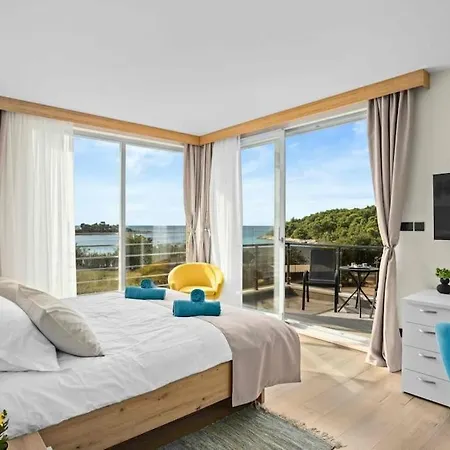 Palma - Seaside Luxury For 6 Person! * Pula