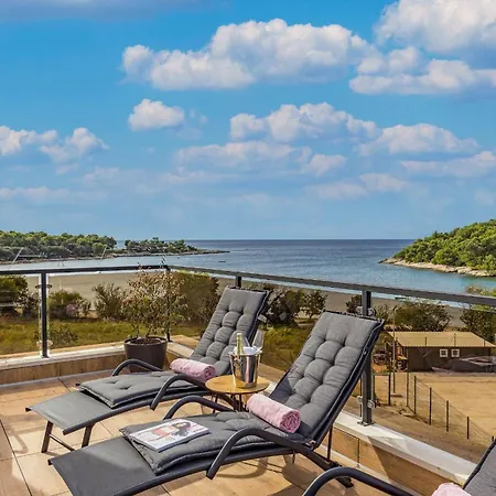 Villa Palma - Seaside Luxury For 6 Person! Pula